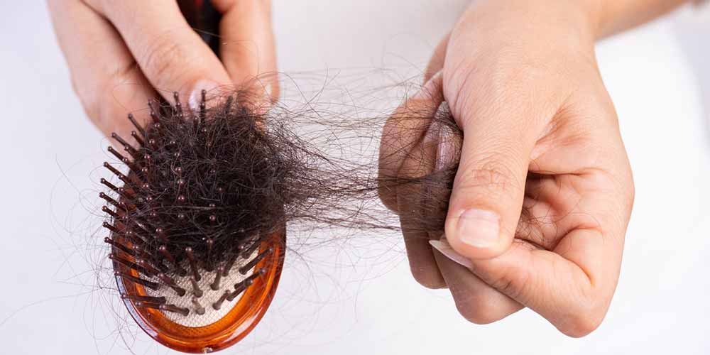 ریزش مو یکی از عوارض اصلی ریباندینگ مو