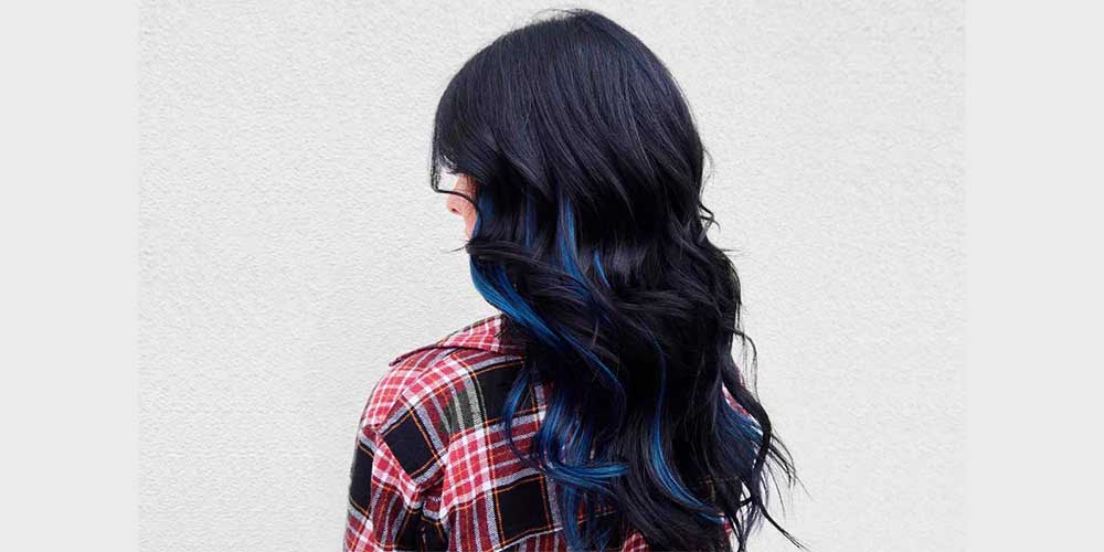هایلایت رنگ آبی روی موهای تیره