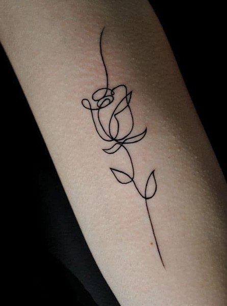 تاتو گل رز با یک خط ممتد