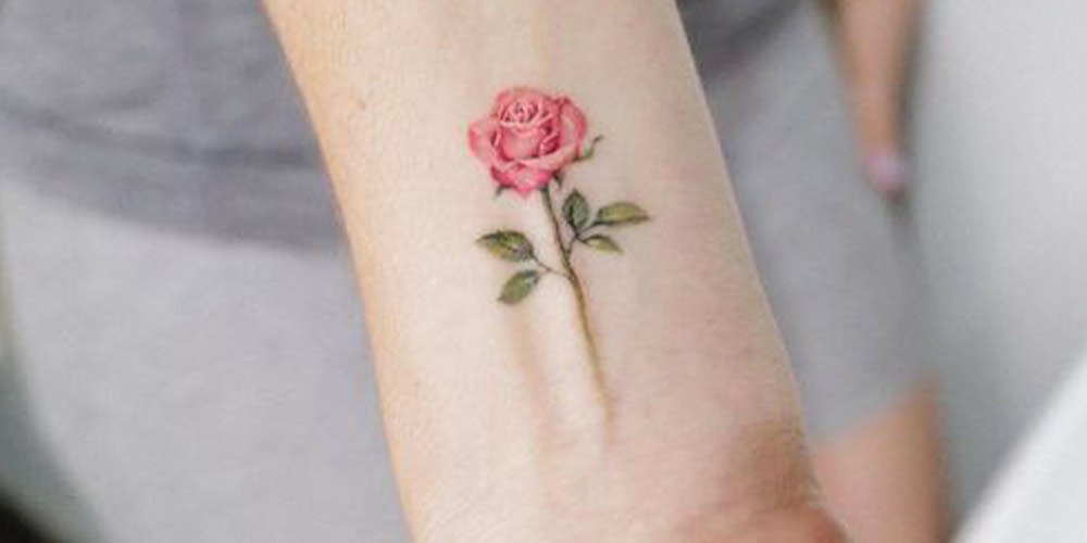 گل رز تاتو روی دست