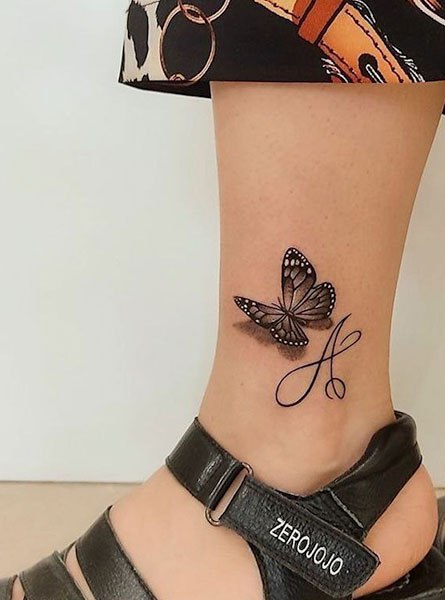 طرح تاتو پروانه روی ساق پا