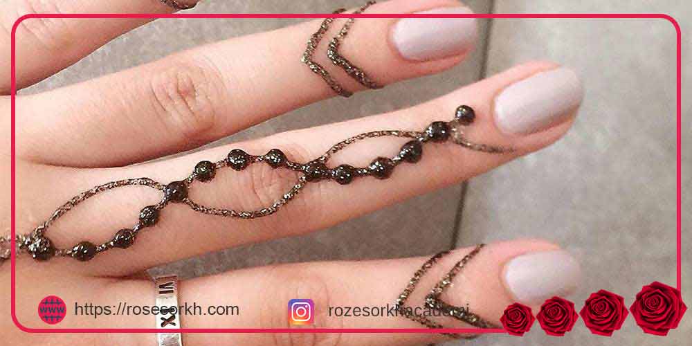 طرح حنا روی پا ساده و شیک