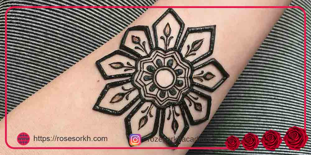 طرح حنا روی پا ساده و شیک