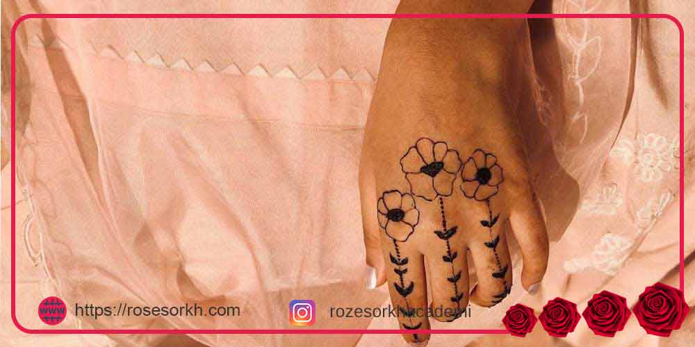 طرح حنا روی پا ساده و شیک