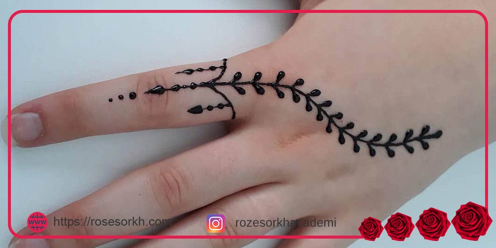 طرح حنا روی پا ساده و شیک