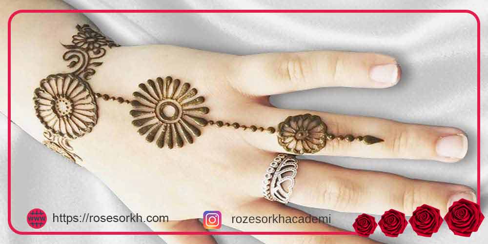 طرح حنا روی پا ساده و شیک